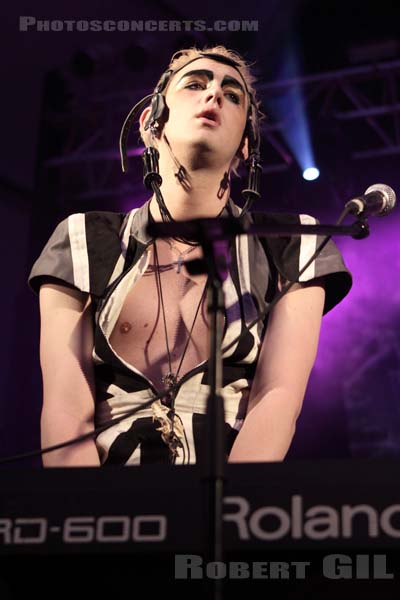 PATRICK WOLF - 2009-07-29 - PAREDES DE COURA (Portugal) - Praia do Tabuao - 